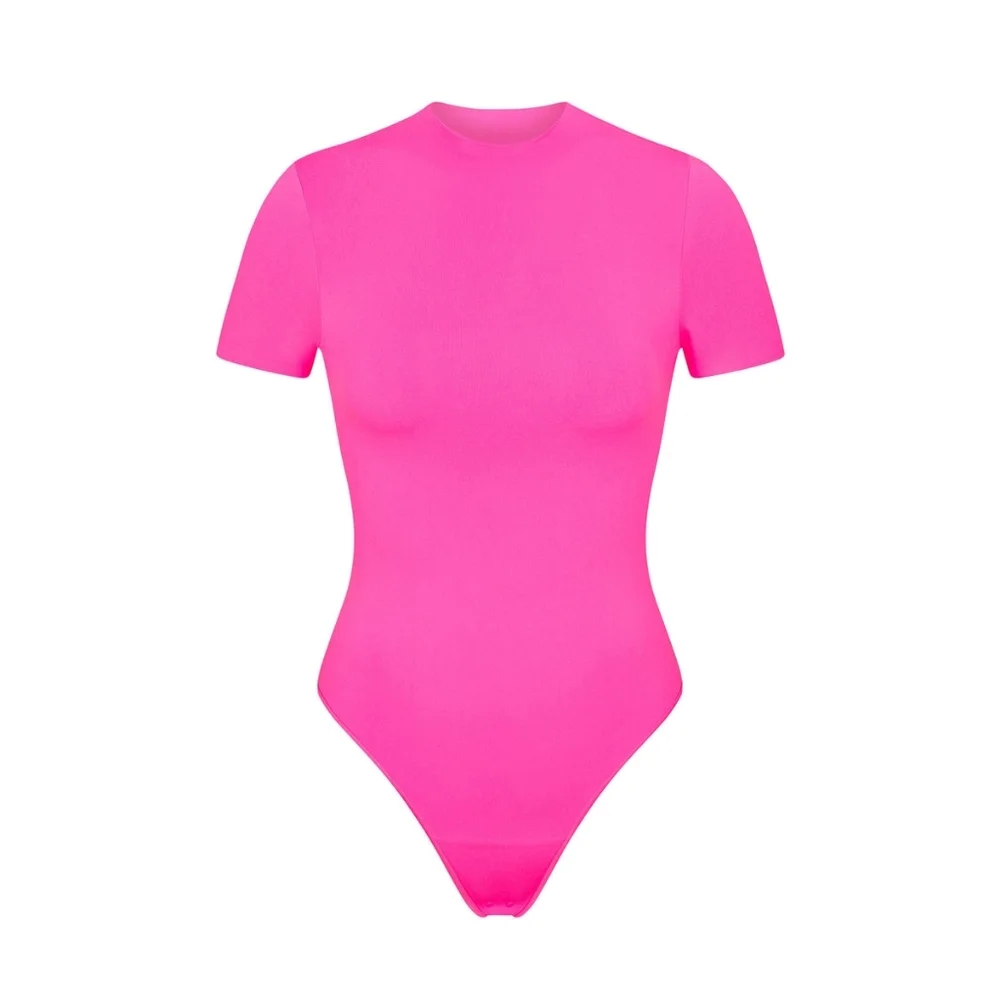 NWT SKIMS ESSENTIAL T-SHIRT BODYSUIT IN COLOR PINK HIGHLIGHTER SIZE XXS/XS